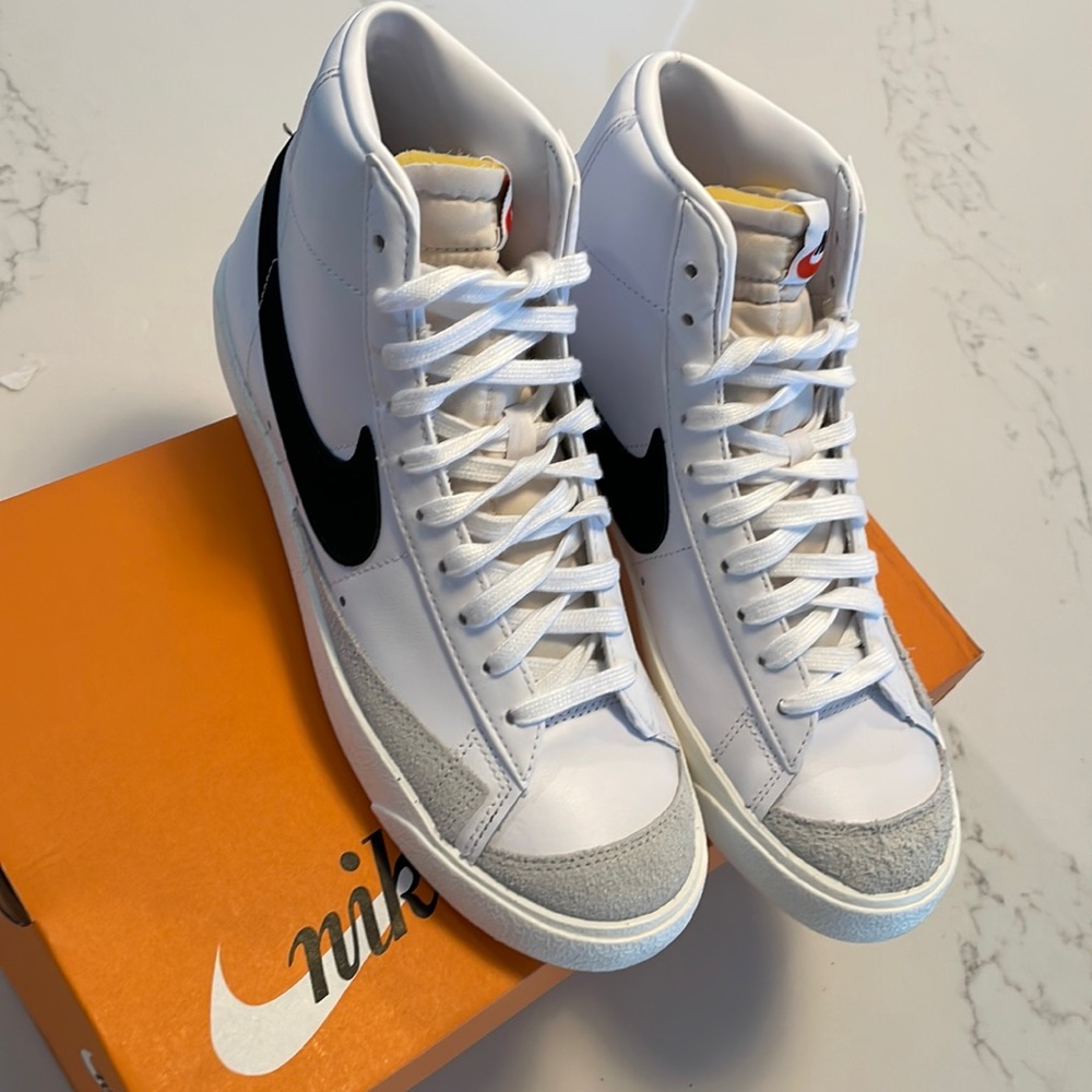 NWT Nike Blazer Mid 77
